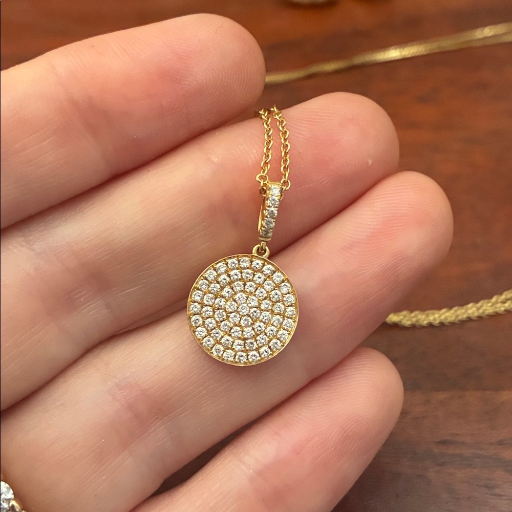 Beautiful 18k solid gold .49 ctw and Genuine Pave Diamond Pendant necklace 💎 - Picture 3 of 16